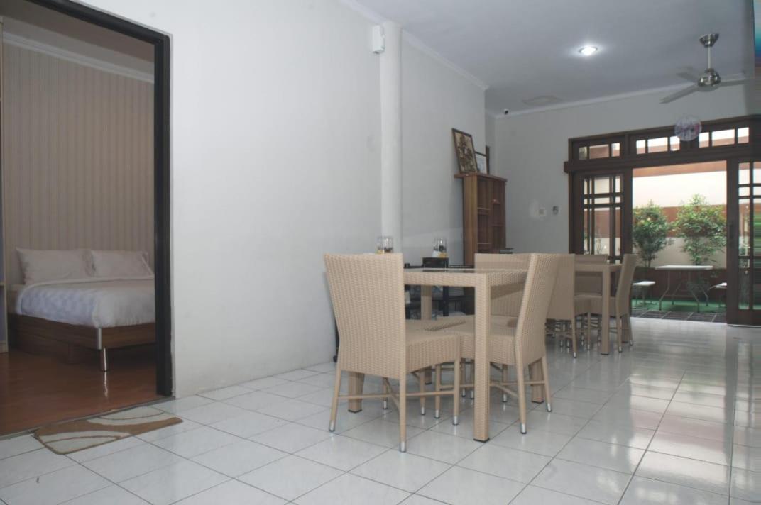 Omah Sastro 2 Hotell Yogyakarta Exteriör bild
